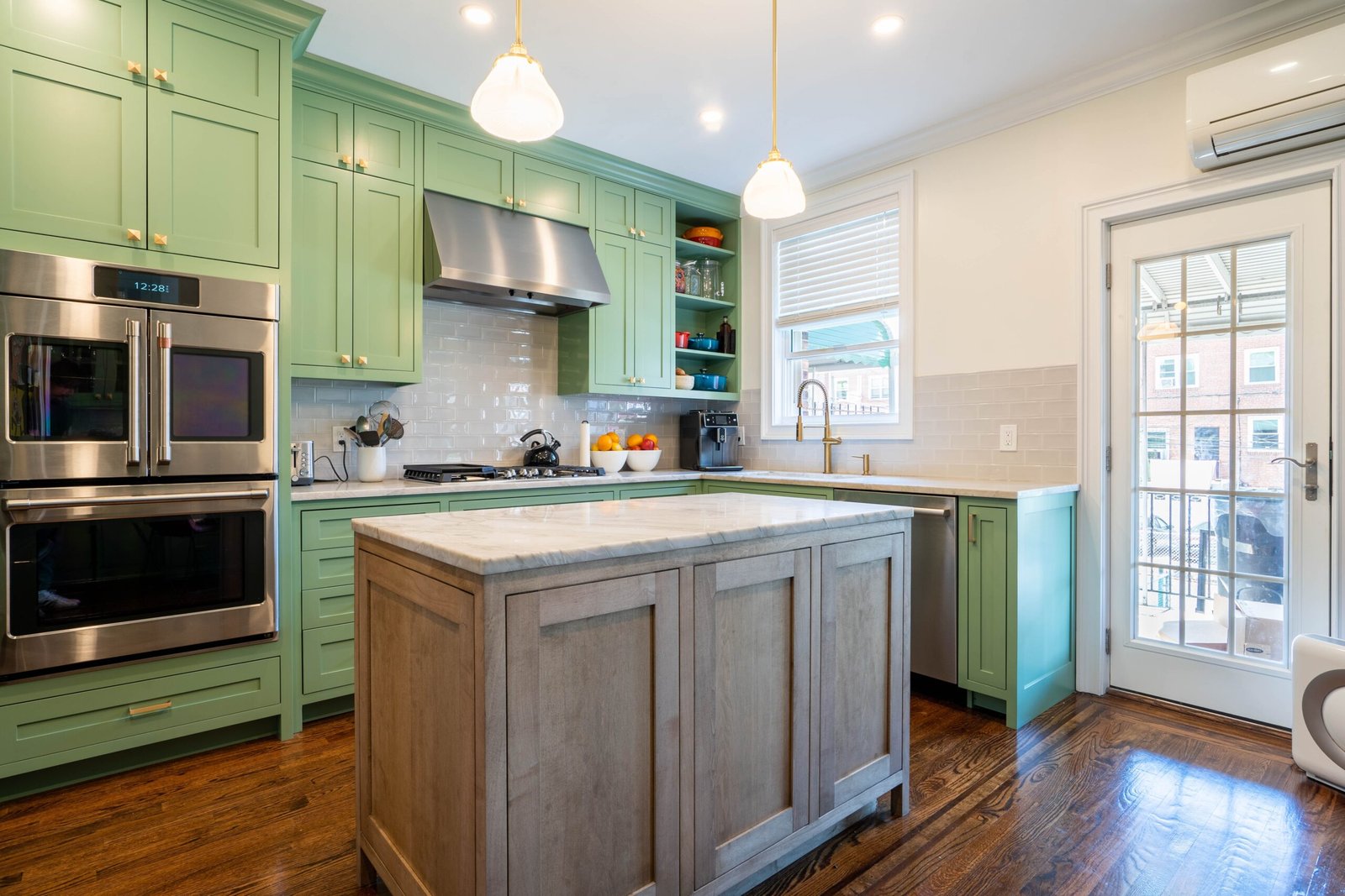 Photo inspiration: Picture Idea: Smart Kitchen Cabinet Solutions